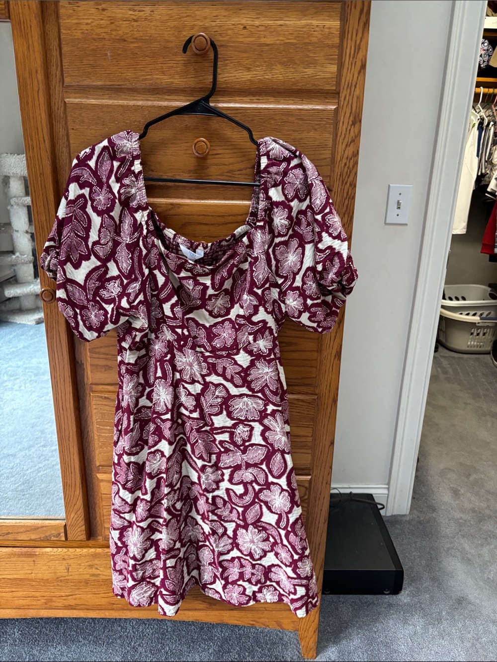 Time and Tru Burgundy and White Floral Puff-Sleeve Mini Dress - Picture 3 of 8